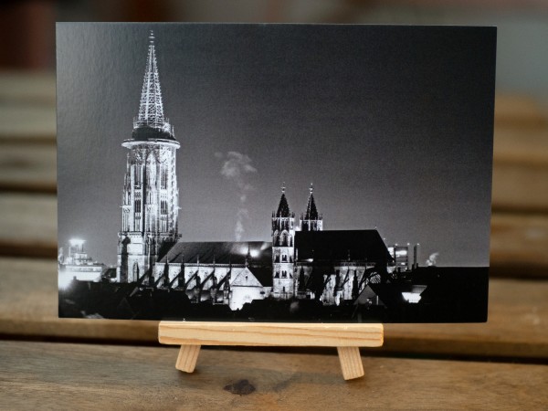 Ansichtskarte - Freiburger Münster bei Nacht.. (12x17,5 cm)